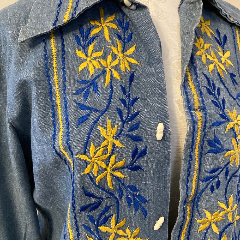 Embroidered denim button up vintage shirt from the 1960"s, size L. - Picture 3 of 9